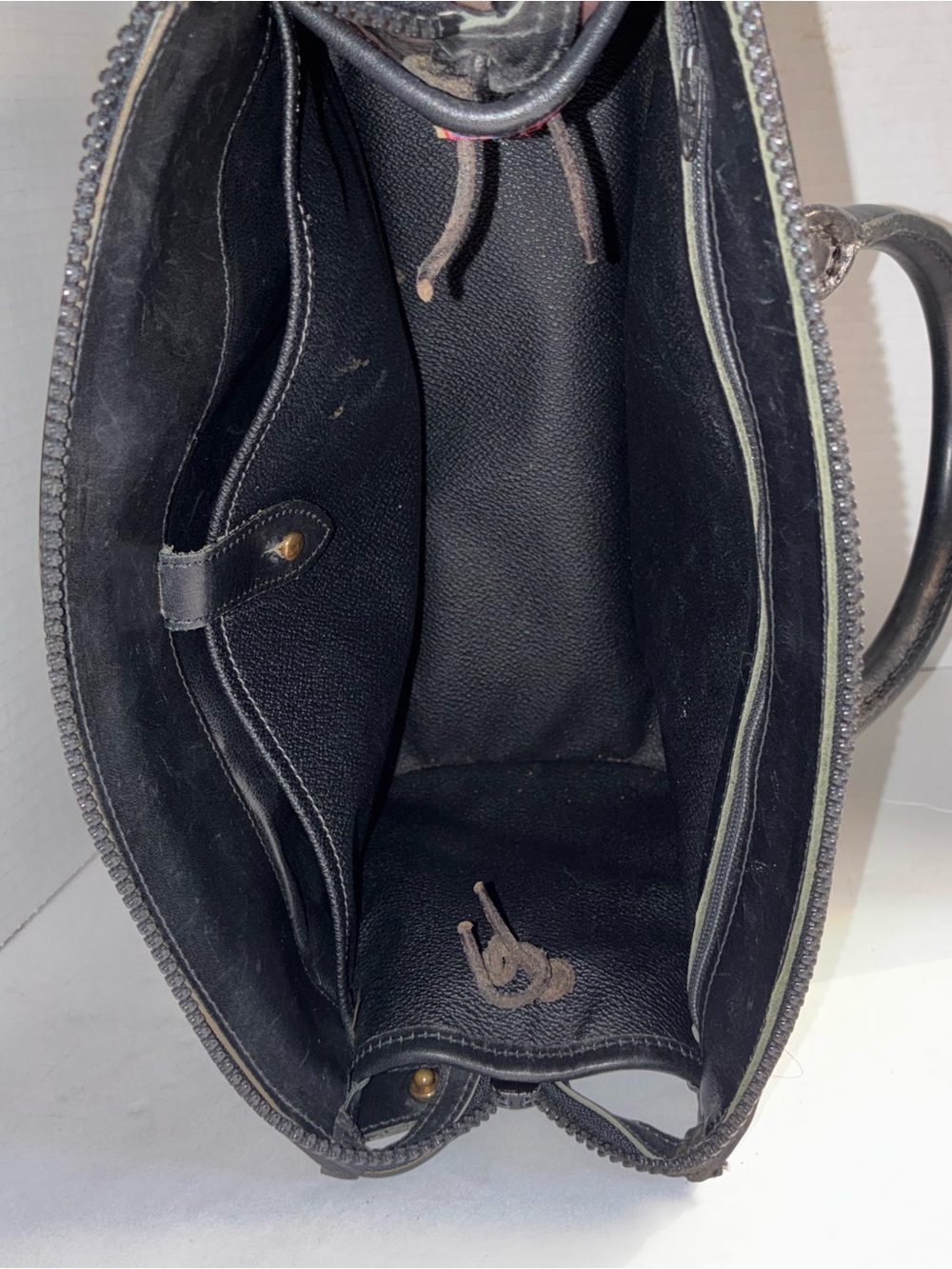 Vintage Dooney & Bourke Boston Black Pebbled Leather Satchel with Brass Hardware - Picture 11 of 13